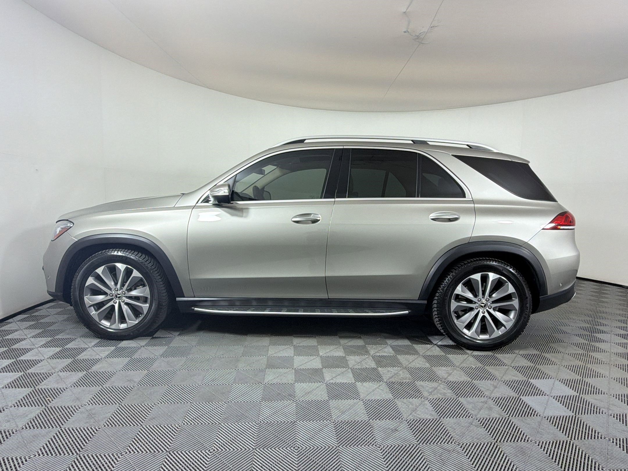 Used 2021 Mercedes-Benz GLE 450 4MATIC image 2