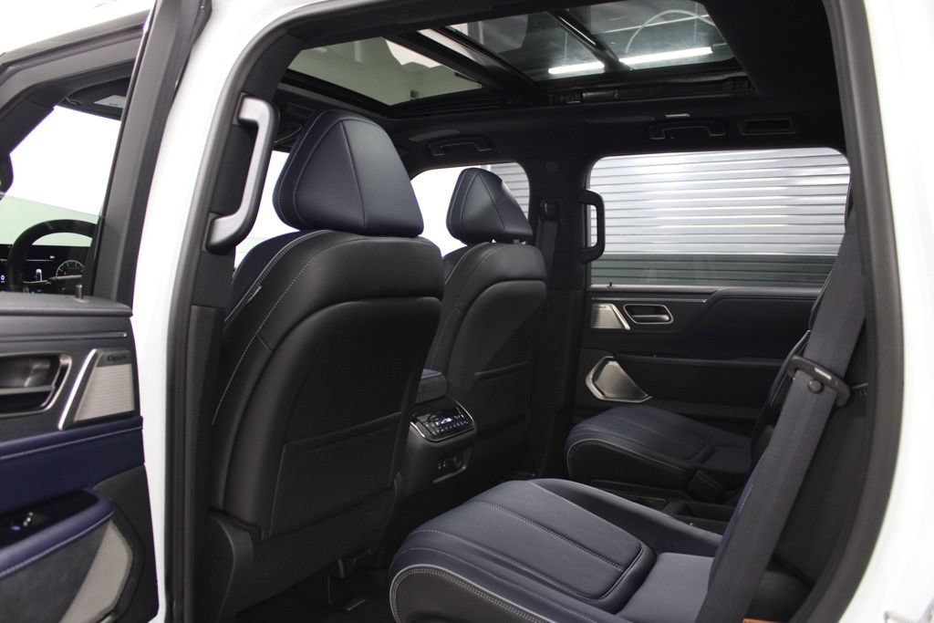 New 2026 INFINITI QX80 4WD w/ Sport Exterior Package image 40