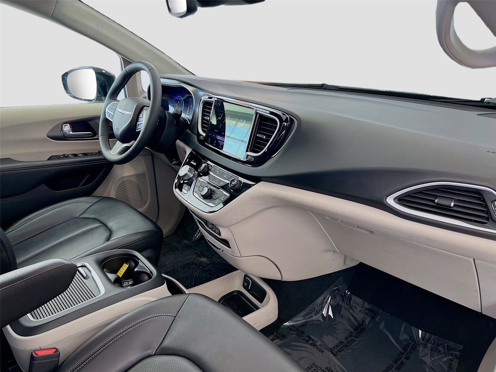 Used 2024 Chrysler Pacifica Touring-L FWD image 28