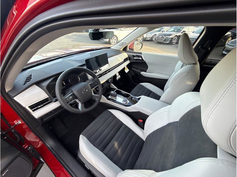 New 2026 Mitsubishi Outlander LE image 12