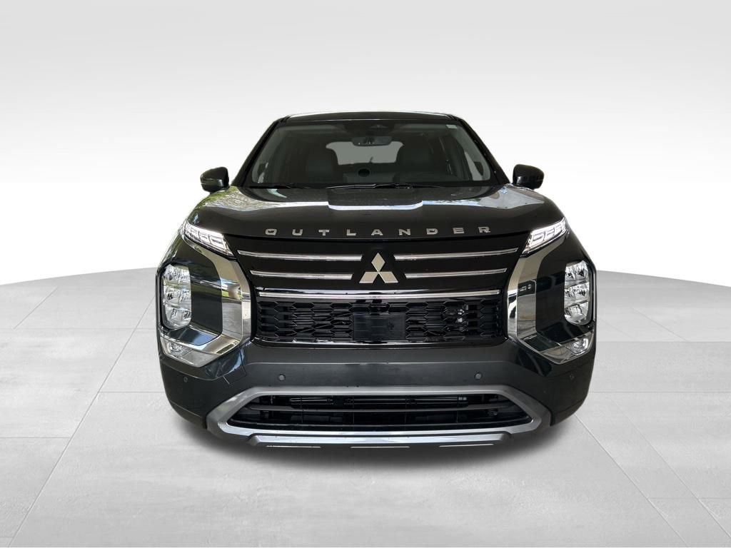 New 2025 Mitsubishi Outlander SE image 13