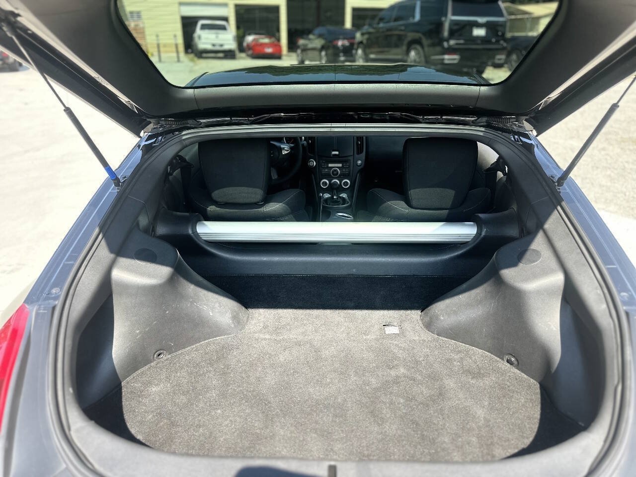 Used 2014 Nissan 370Z Coupe RWD image 8