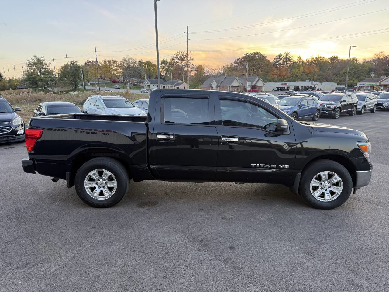 Used 2018 Nissan Titan SV w/ SV Convenience Package RWD image 6