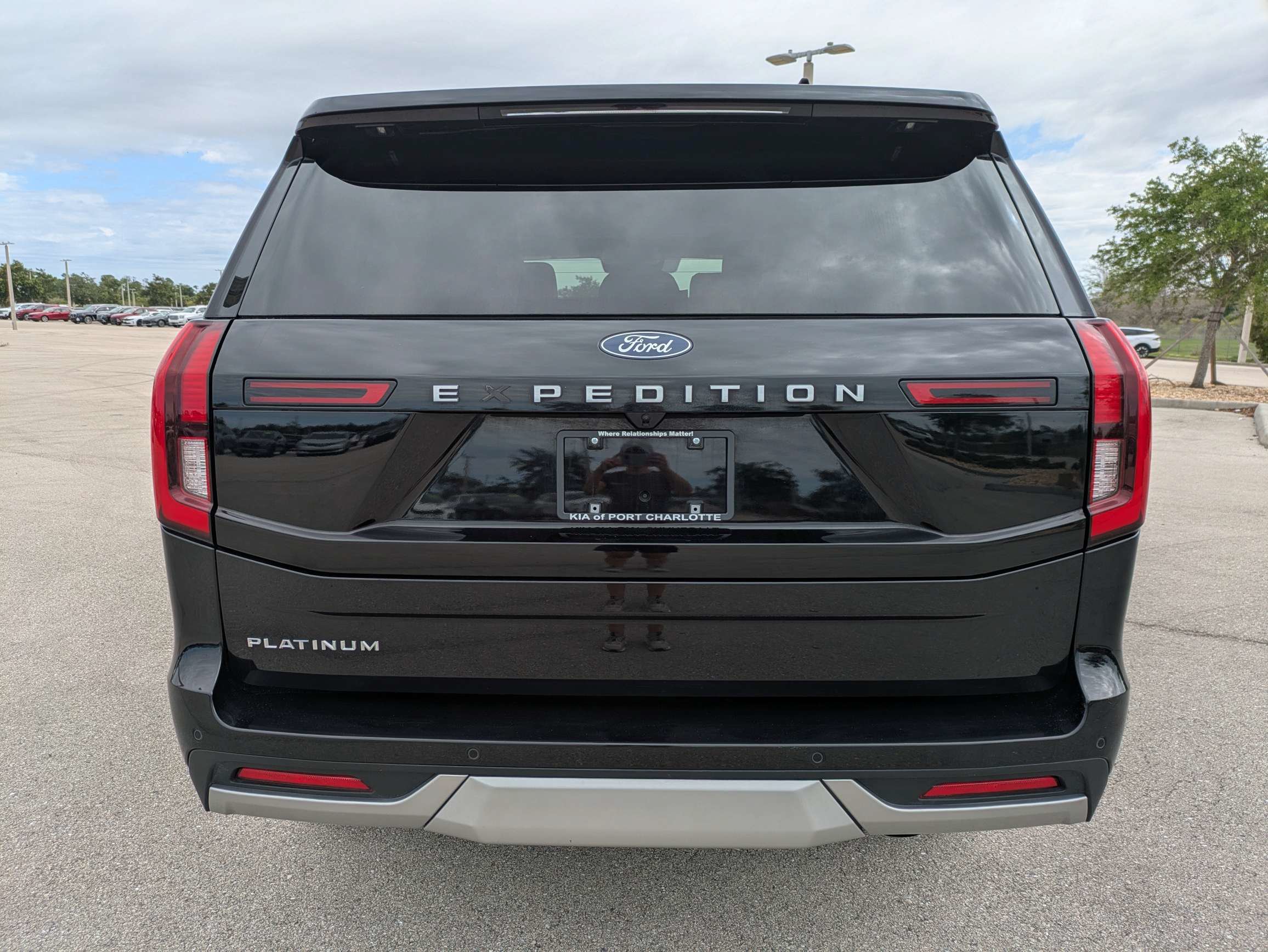 Used 2025 Ford Expedition Platinum AWD/4WD image 6