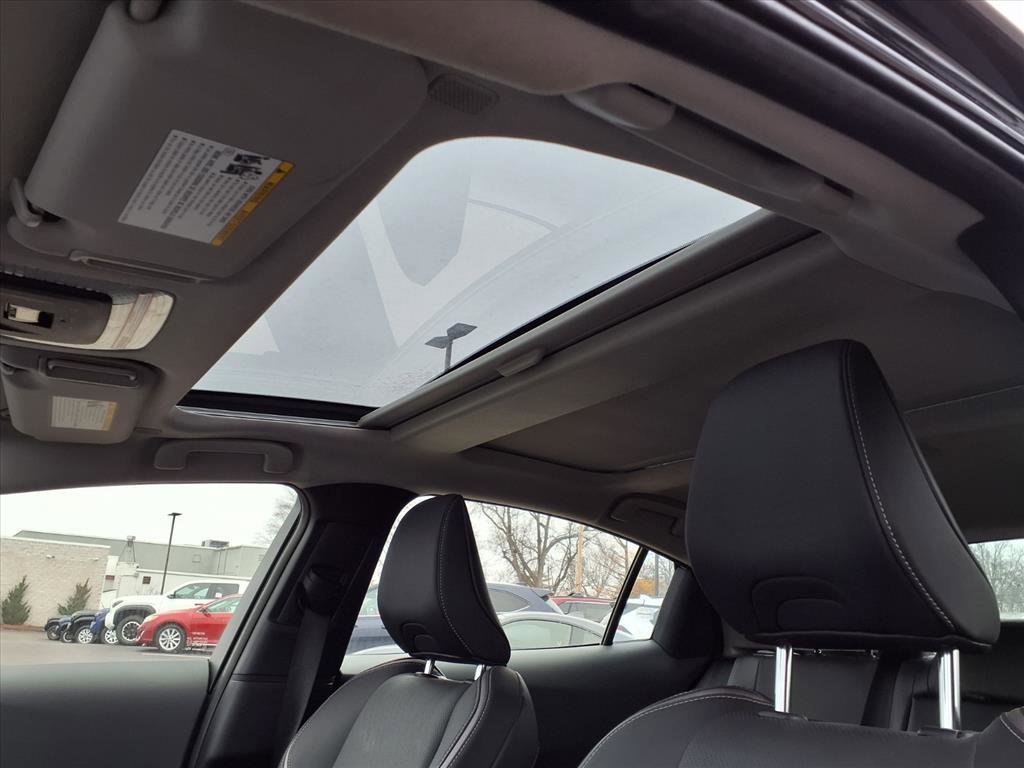 Used 2024 Toyota Prius XLE image 28