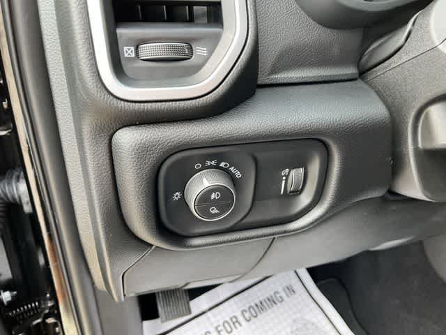 New 2026 RAM 3500 Big Horn AWD/4WD image 32