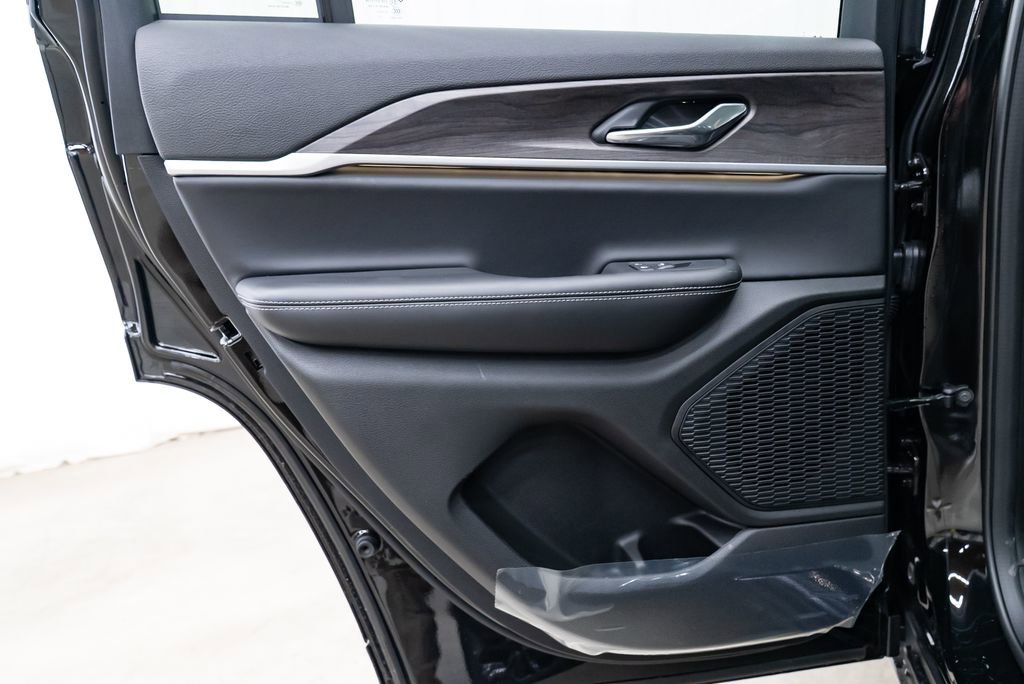 New 2025 Jeep Grand Cherokee Limited w/ Trailer Tow Package image 26