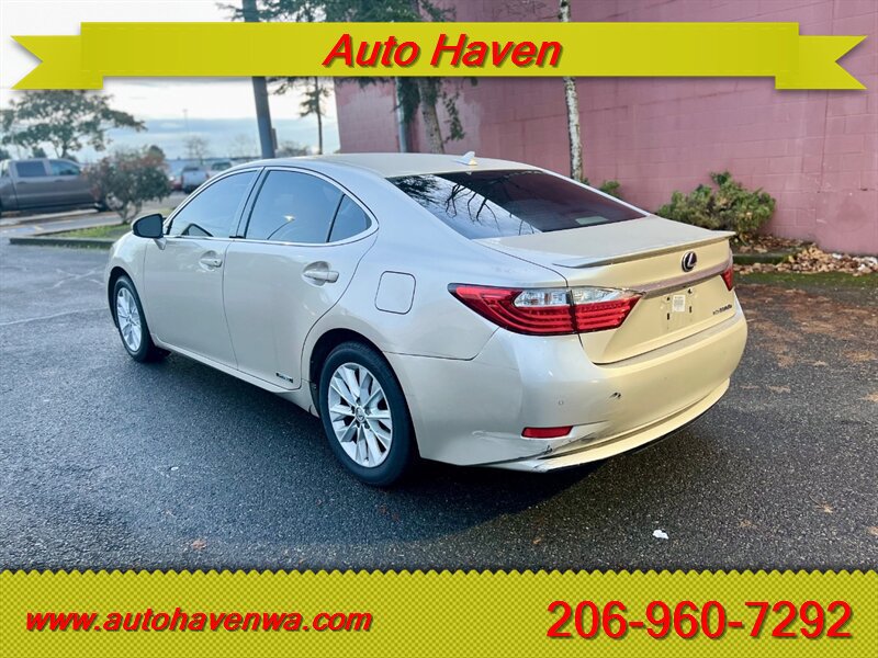 Used 2014 Lexus ES 300h w/ Luxury Package w/Bamboo Trim FWD image 5
