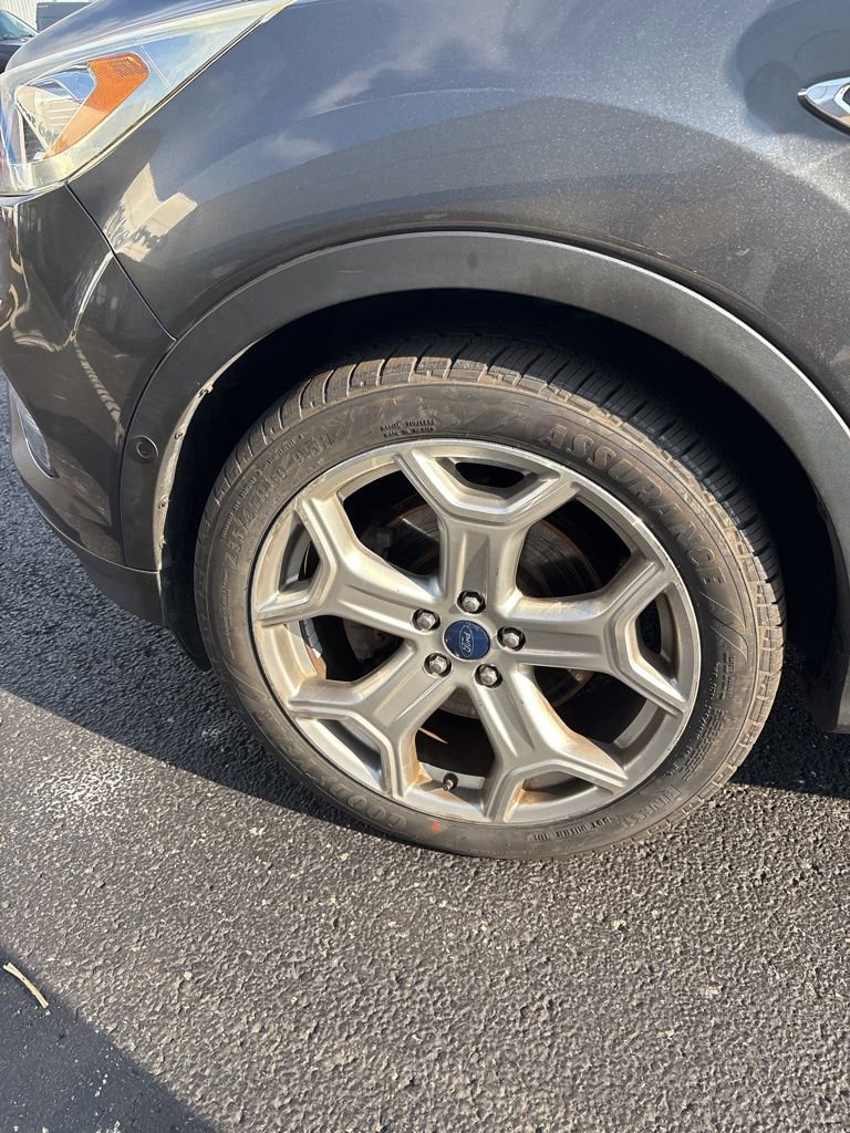 Used 2018 Ford Escape Titanium w/ Ford Safe & Smart Package image 12