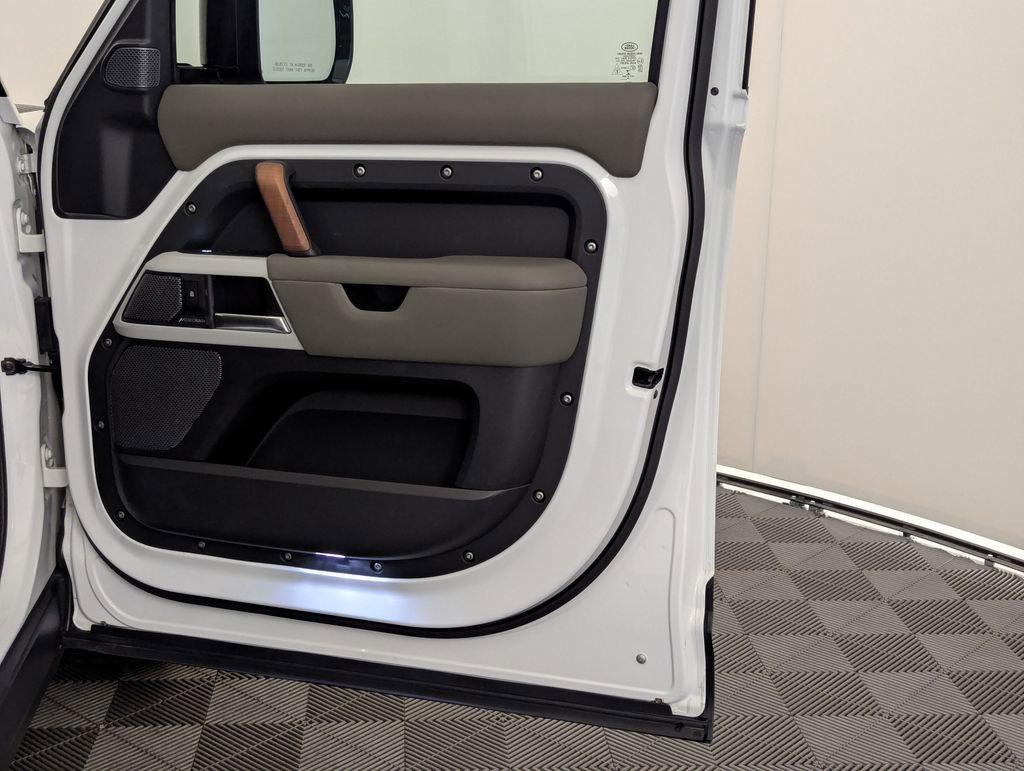 Used 2020 Land Rover Defender 110 HSE image 51