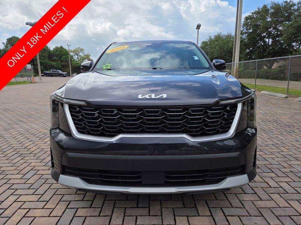 Used 2025 Kia Sorento LX FWD image 2