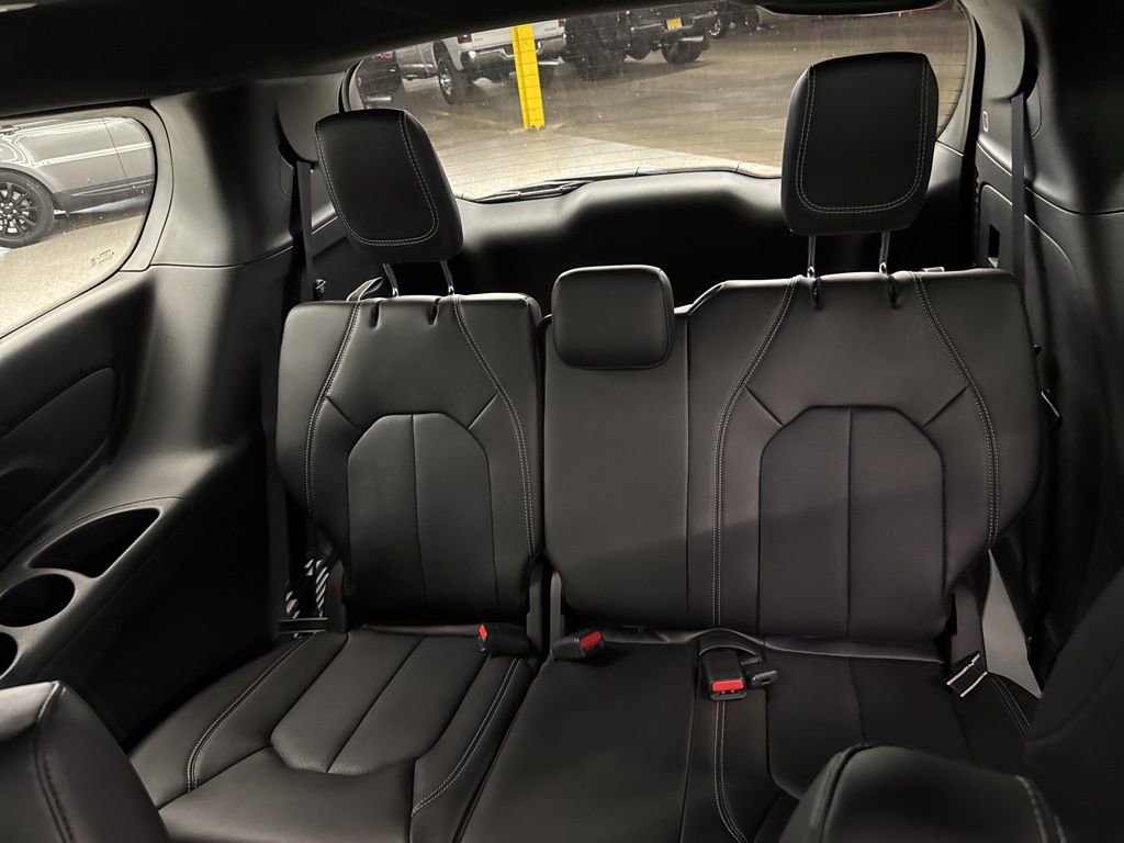 New 2026 Chrysler Pacifica Select image 12