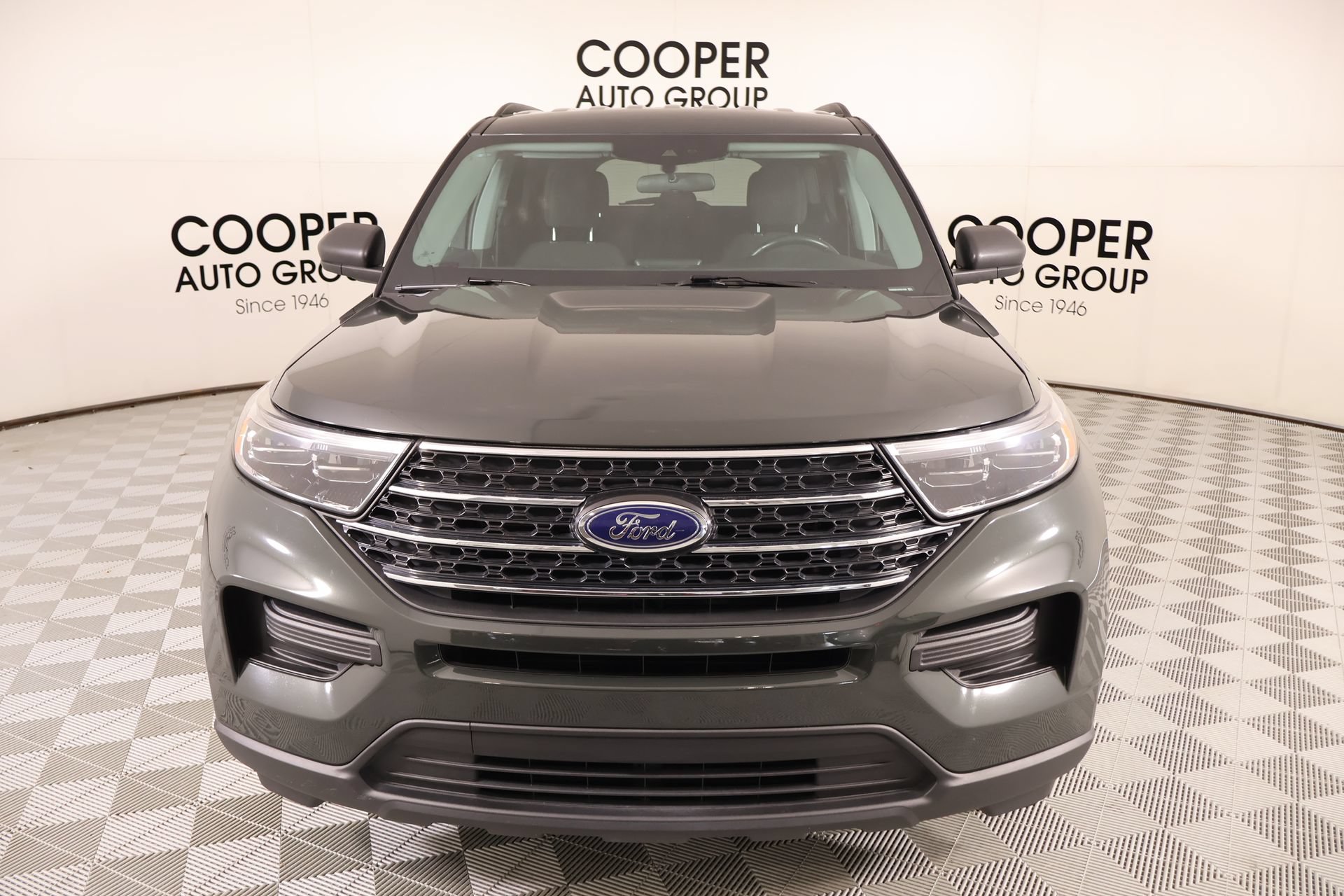 Used 2023 Ford Explorer XLT AWD/4WD image 9