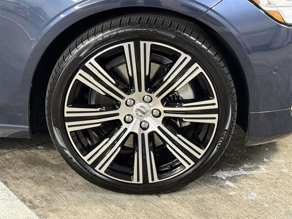 Used 2023 Volvo S90 B6 Plus image 13