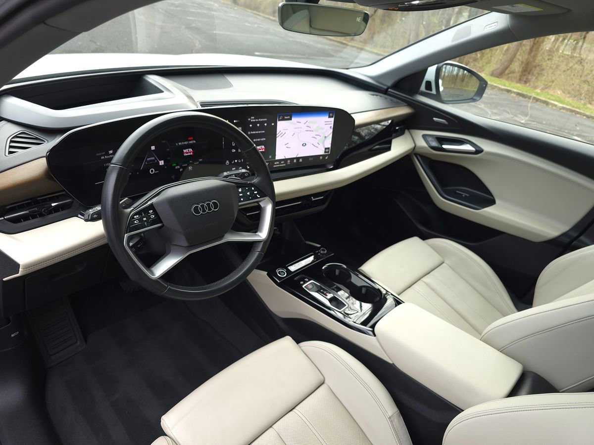 Used 2025 Audi Q6 e-tron Premium Plus AWD/4WD image 2
