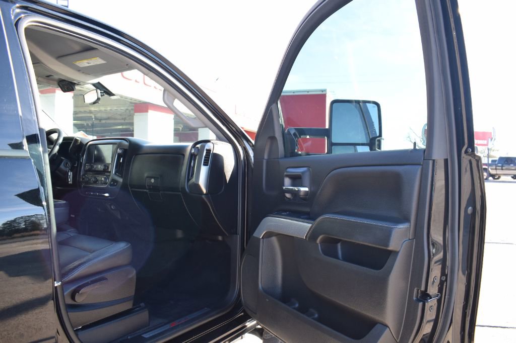 Used 2018 Chevrolet Silverado 1500 LT w/ All Star Edition image 16