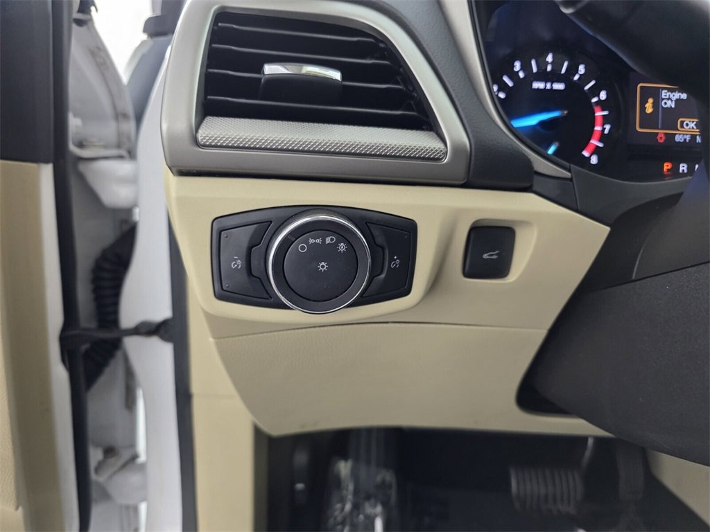 Used 2015 Ford Fusion SE image 25