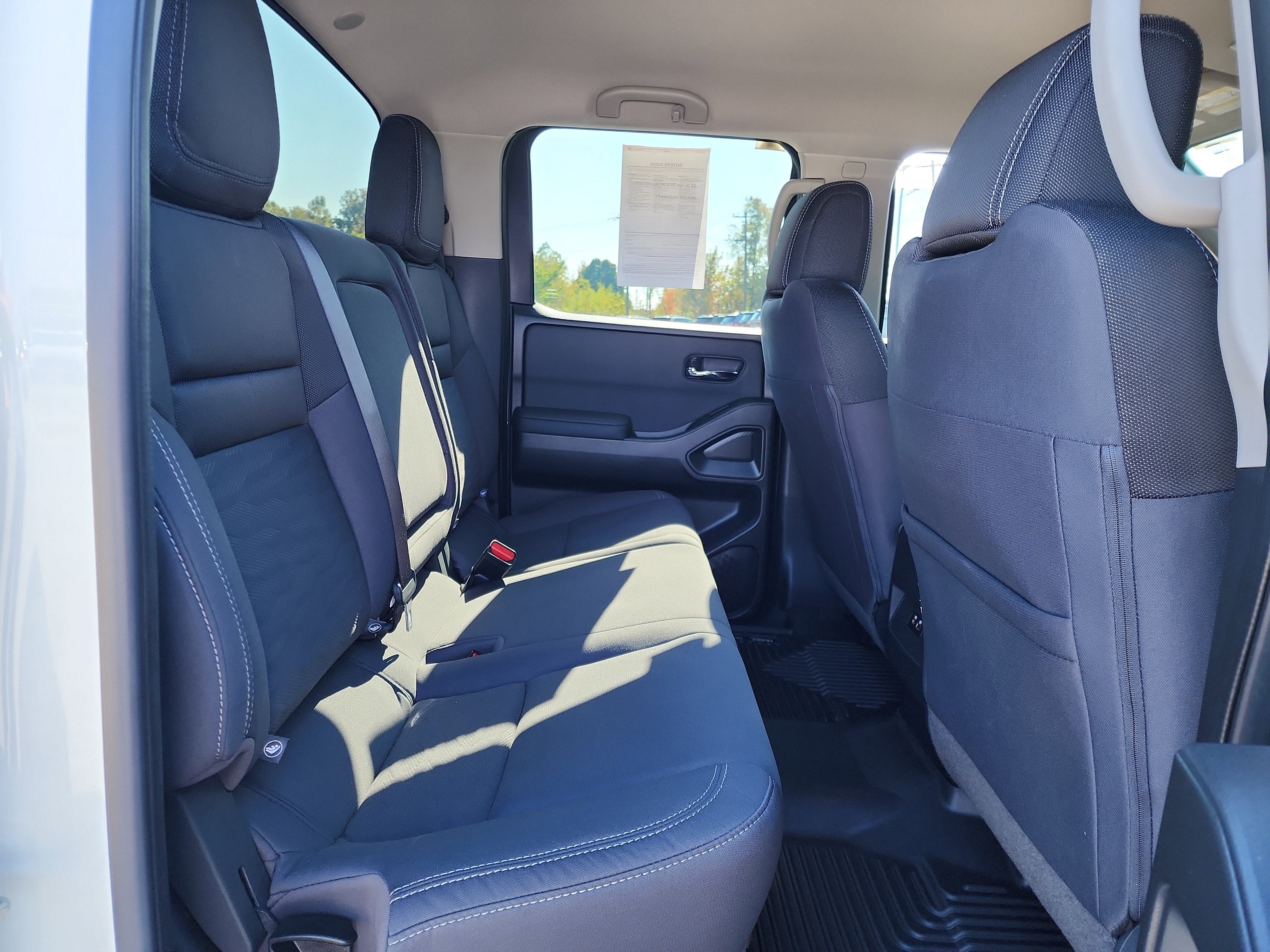 Used 2024 Nissan Frontier SV w/ Tow Package image 14