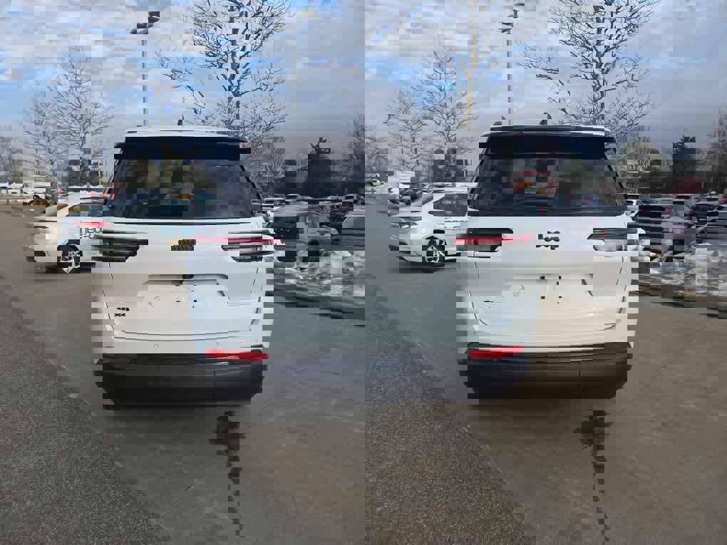 Used 2025 Jeep Grand Cherokee L Altitude AWD/4WD image 5