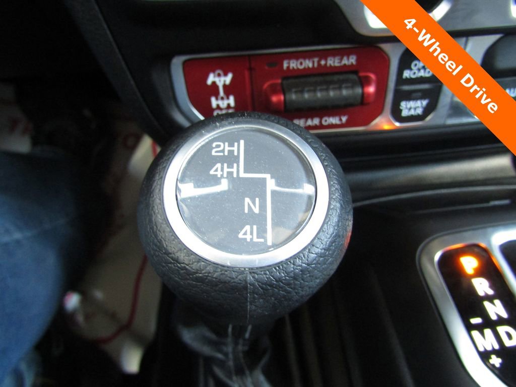 Used 2025 Jeep Wrangler Unlimited Rubicon w/ Convenience Group image 11