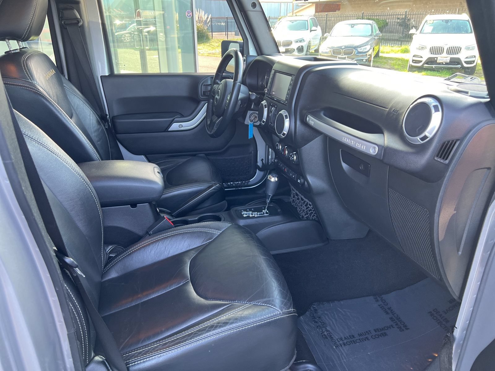 Used 2015 Jeep Wrangler Unlimited Sahara w/ Connectivity Group AWD/4WD image 25