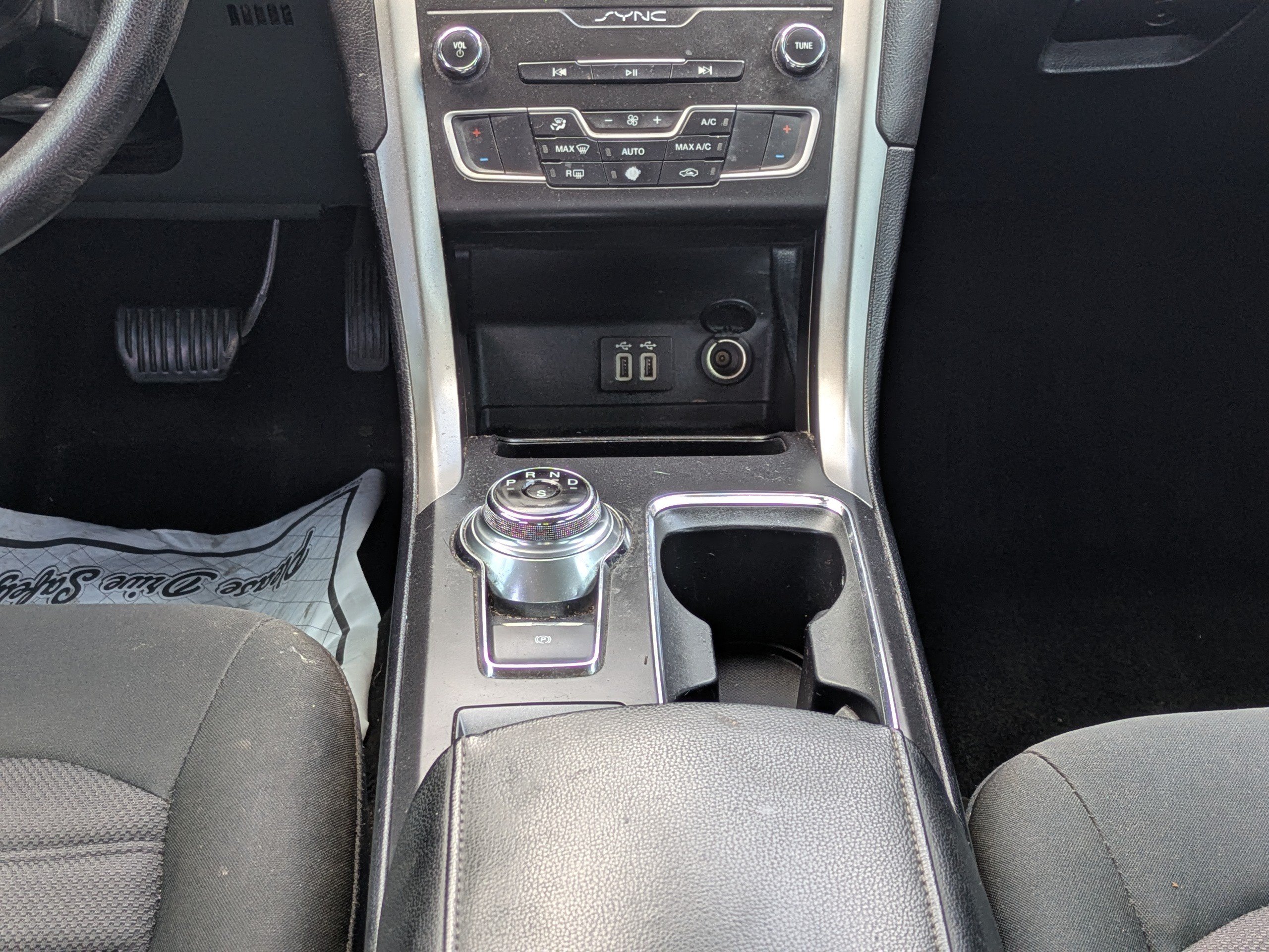 Used 2020 Ford Fusion SE FWD image 16