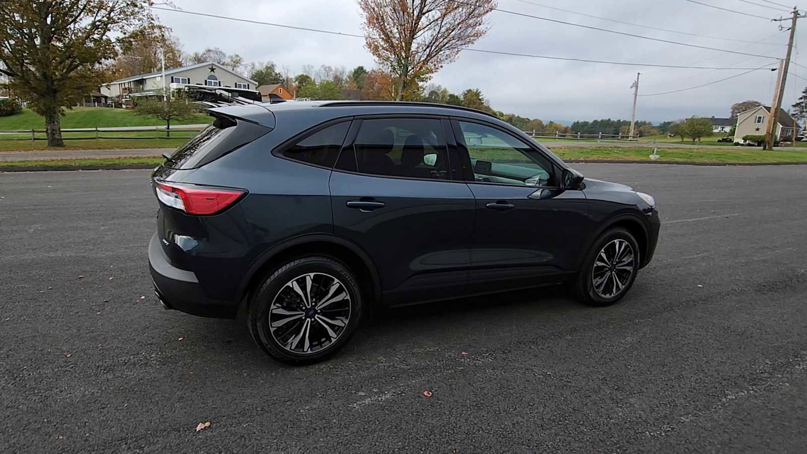 Used 2022 Ford Escape SE w/ SE Sport Appearance Package image 6