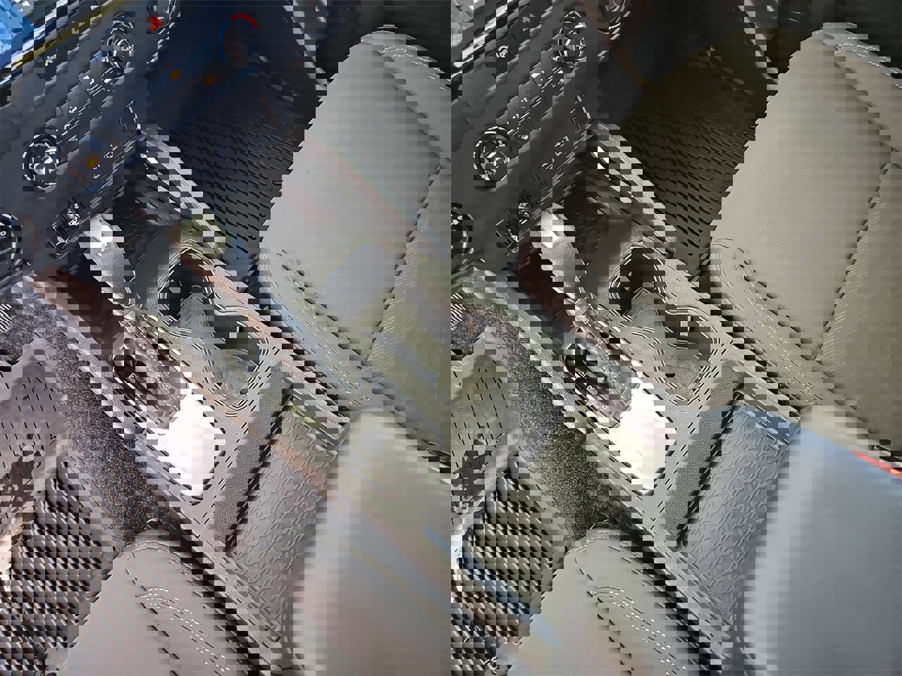 Used 2024 Nissan Frontier SV image 22