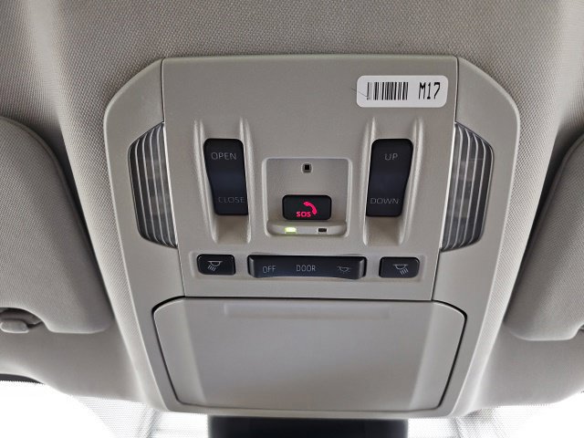 Used 2024 Toyota Highlander Limited AWD/4WD image 27