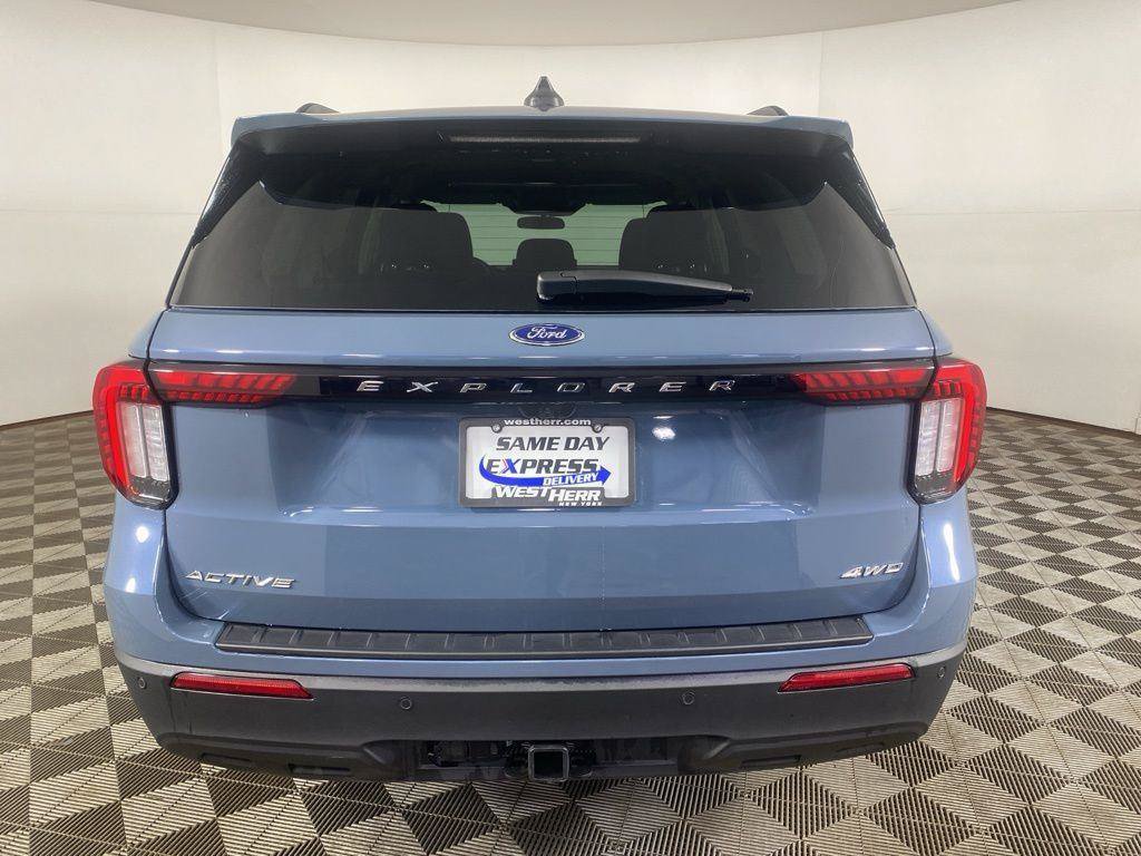 Used 2025 Ford Explorer Active AWD/4WD image 19