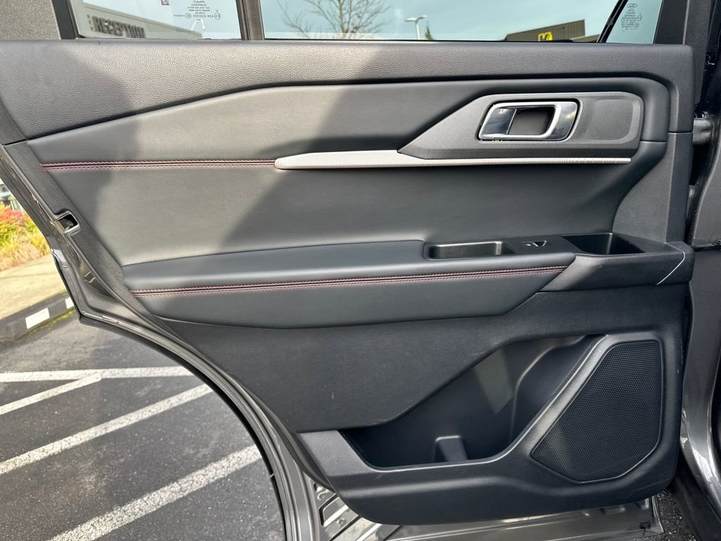 Used 2025 Ford Explorer ST-Line image 13