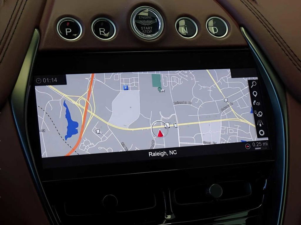 Used 2021 Aston Martin DBX image 36