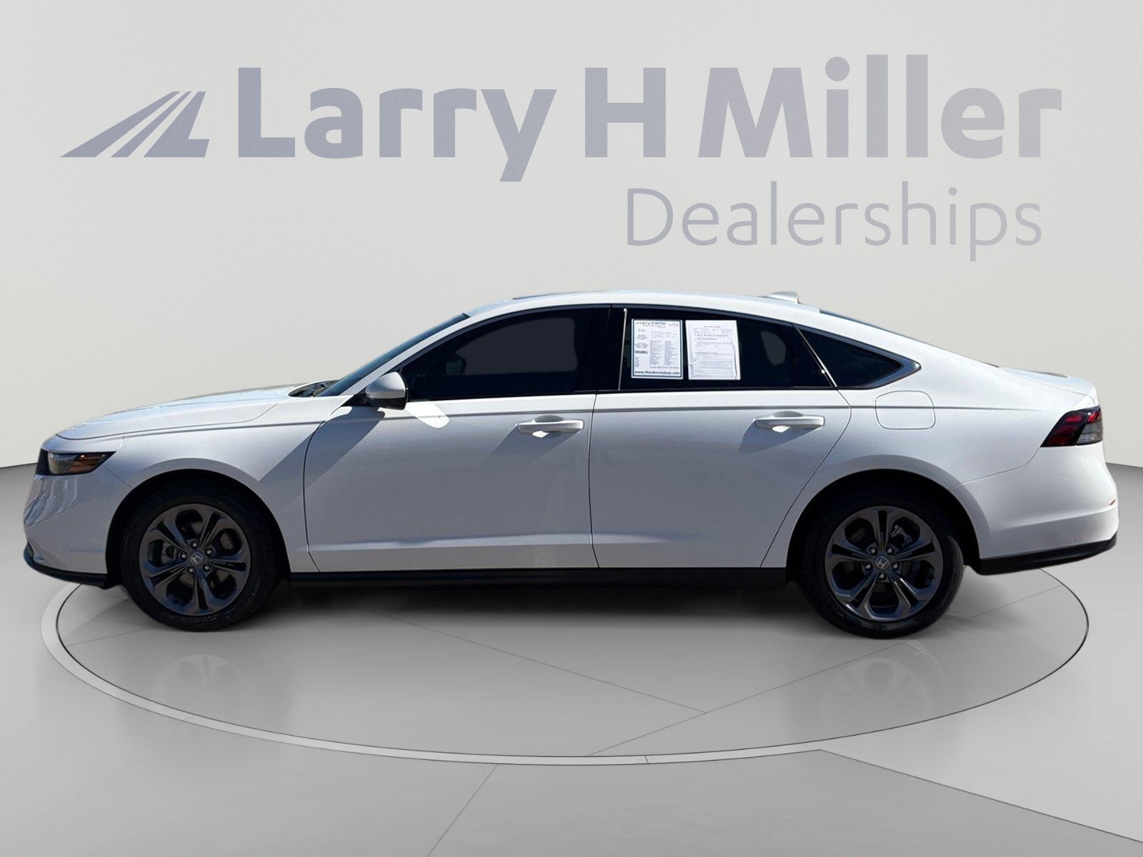 Used 2024 Honda Accord EX image 3