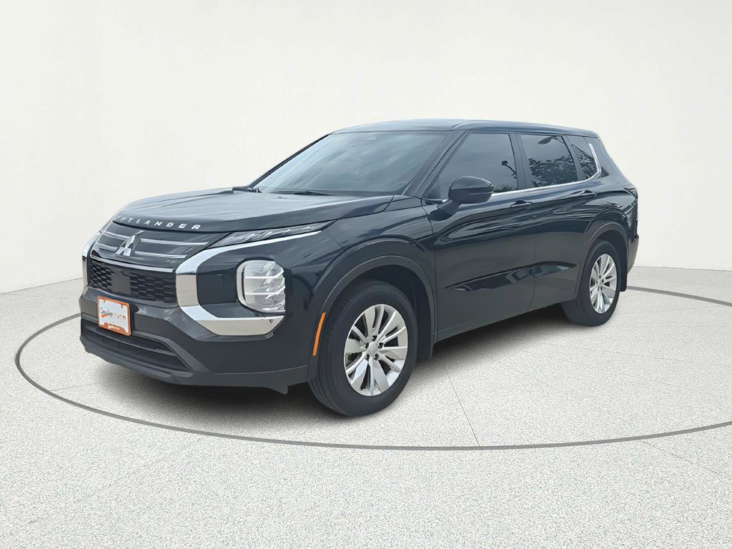 Used 2025 Mitsubishi Outlander ES image 2