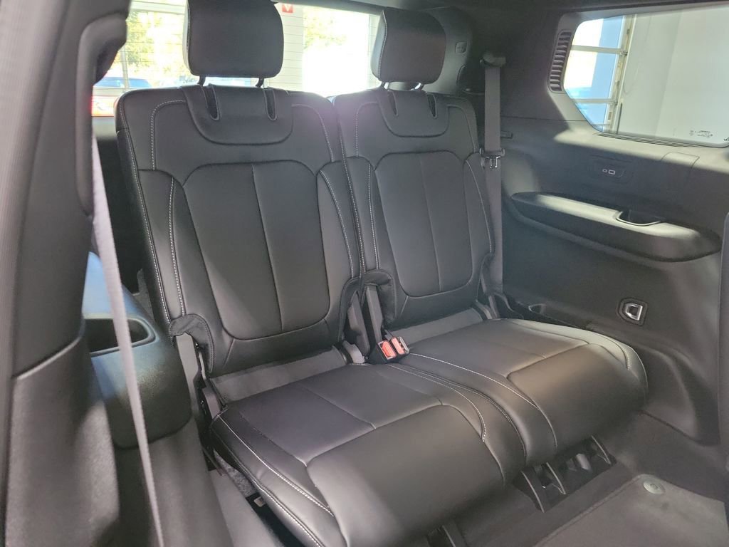 New 2025 Jeep Grand Cherokee L Limited w/ Black Appearance Package image 8