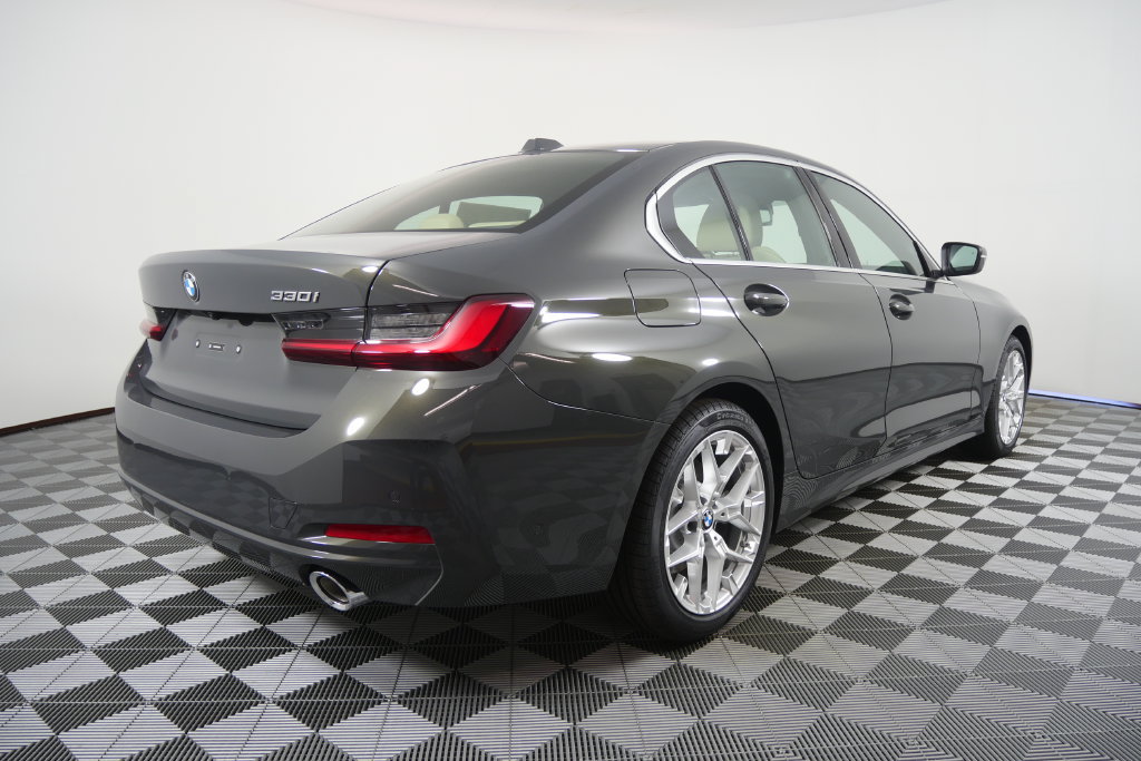 New 2026 BMW 330i Sedan w/ Premium Package RWD image 4