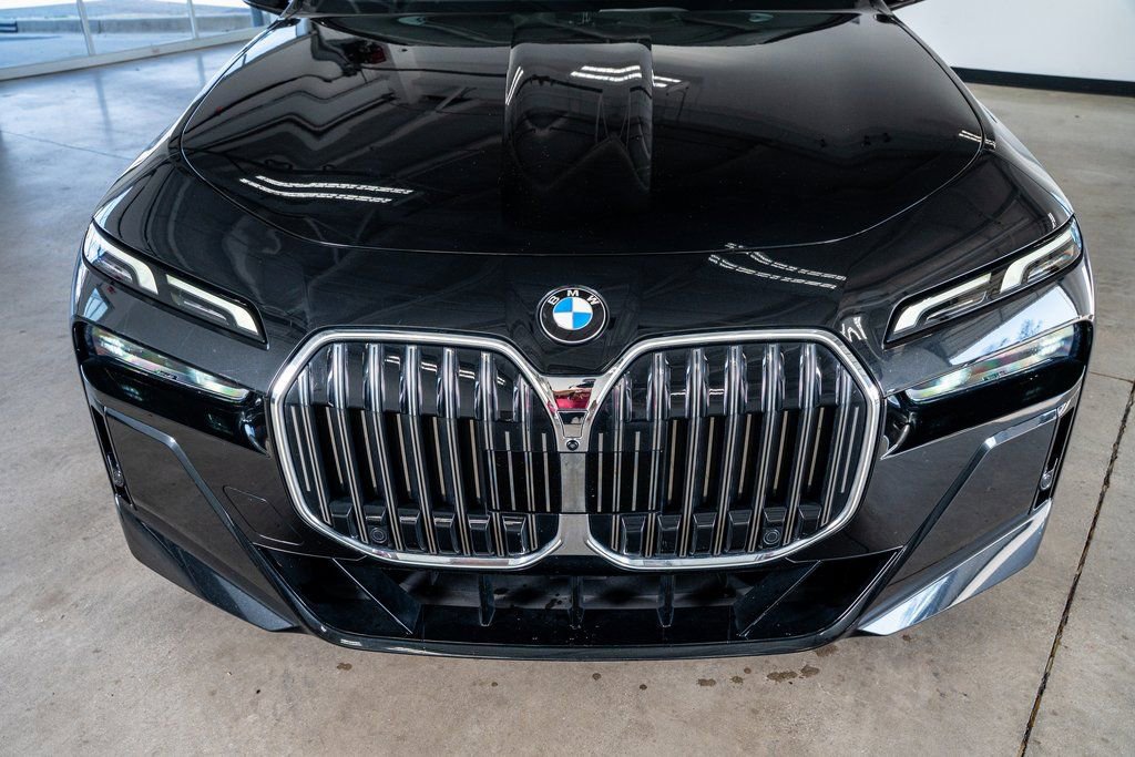 Used 2023 BMW 740i 740i w/ Parking Assistance Package image 15