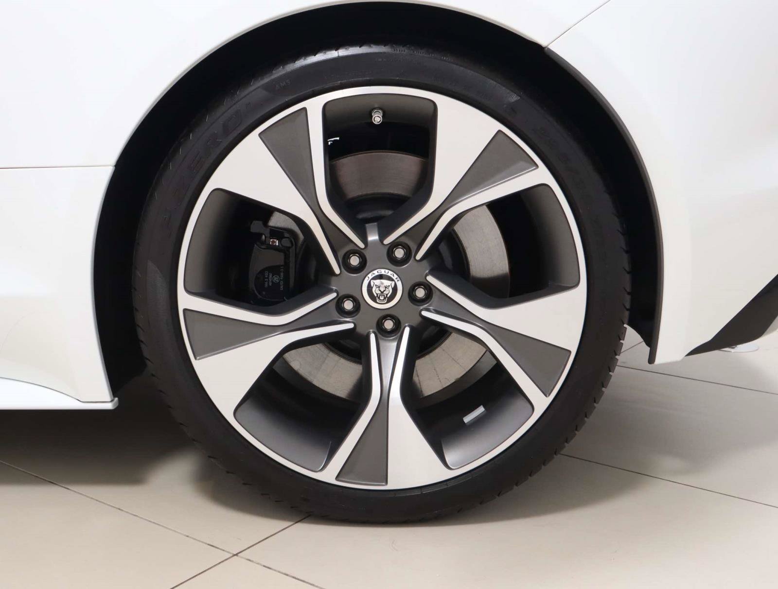 Used 2024 Jaguar F-TYPE Convertible AWD image 9