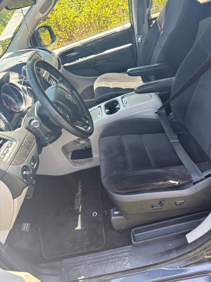 Used 2014 Dodge Grand Caravan SXT FWD image 17