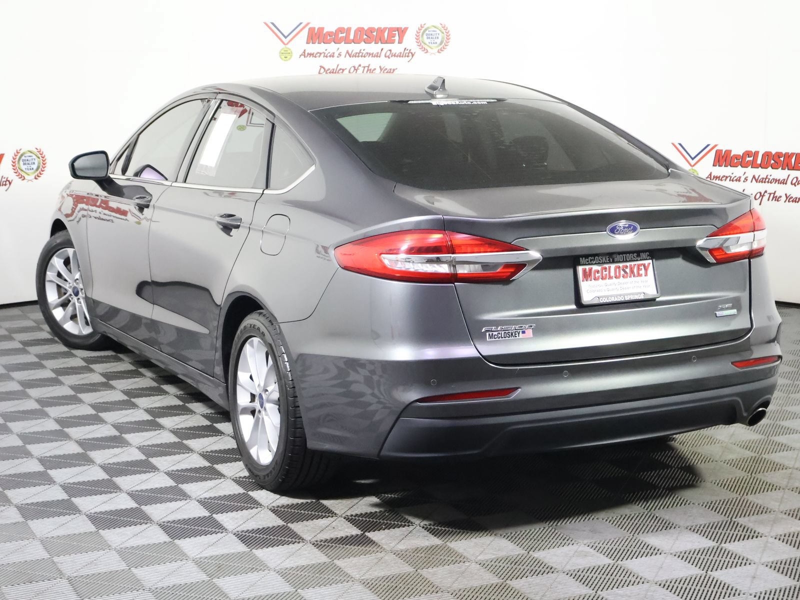 Used 2020 Ford Fusion SE FWD image 12