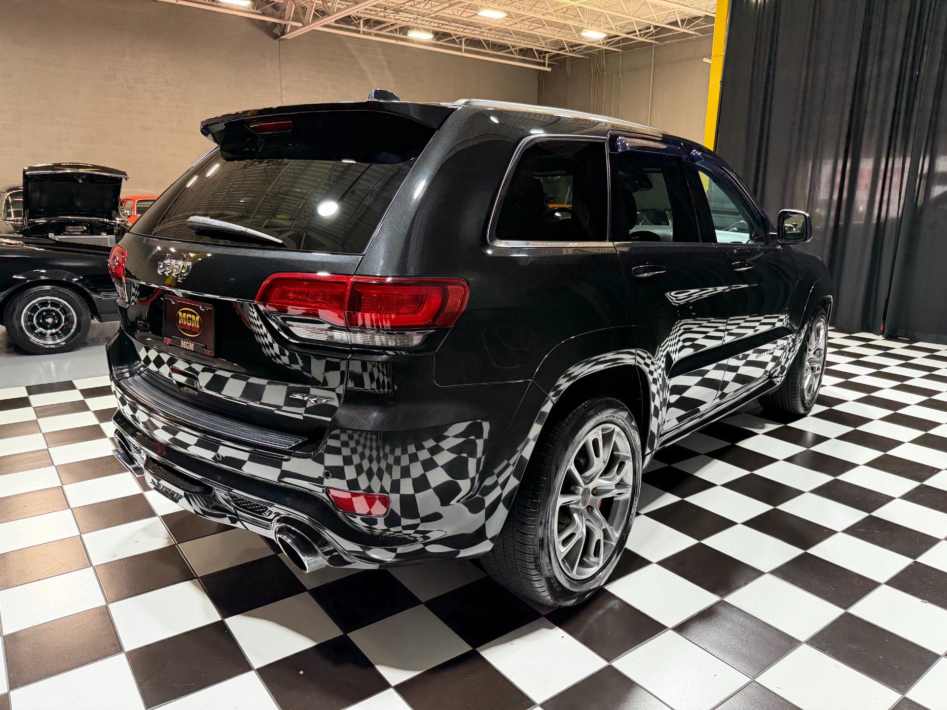 Used 2014 Jeep Grand Cherokee SRT8 w/ Luxury Group II AWD/4WD image 18