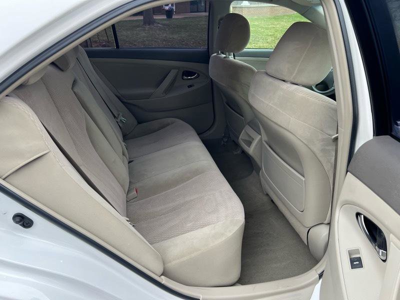 Used 2011 Toyota Camry LE image 17