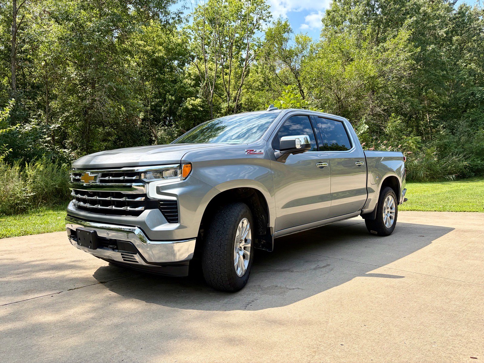 Used 2023 Chevrolet Silverado 1500 LTZ w/ LTZ Premium Package AWD/4WD image 6