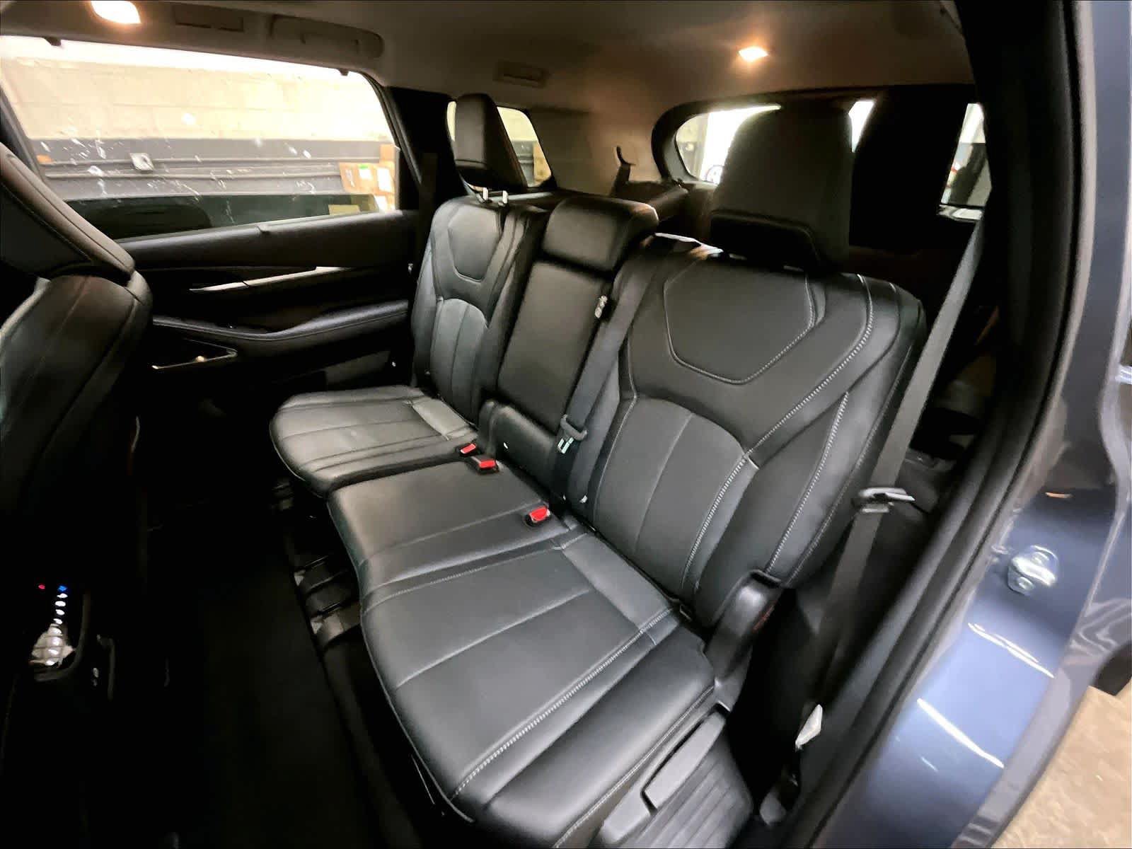 Used 2023 INFINITI QX60 Sensory w/ Vision Package AWD/4WD image 29