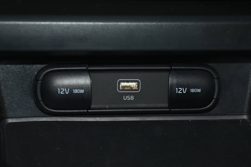 Used 2025 Kia Soul LX w/ LX Technology Package FWD image 21