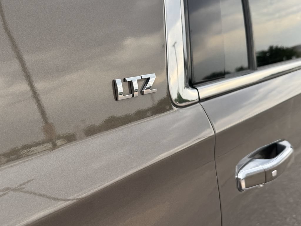 Used 2016 Chevrolet Suburban LTZ AWD/4WD image 8
