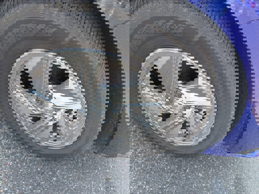 Certified 2024 Hyundai Elantra SE image 27