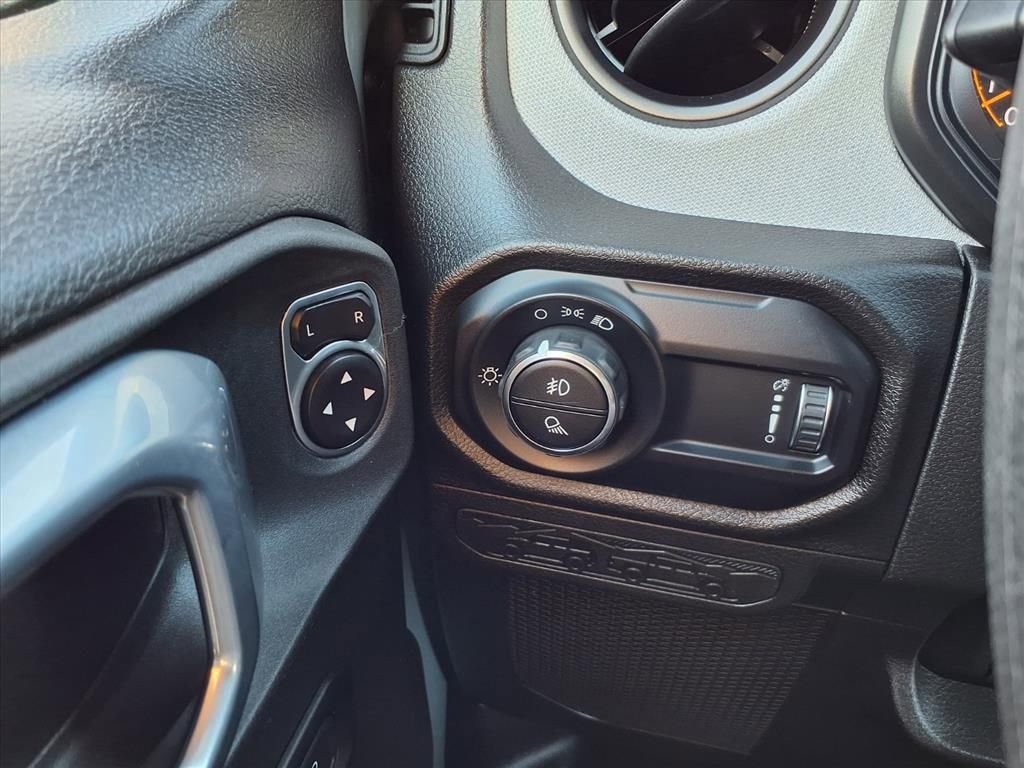 Used 2025 Jeep Gladiator Sport image 23