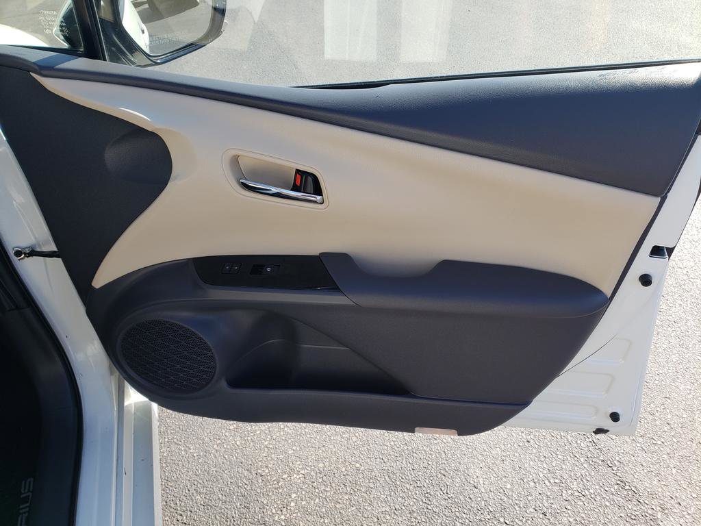 Used 2017 Toyota Prius image 18
