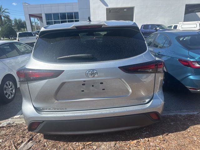 Used 2025 Toyota Highlander LE image 7